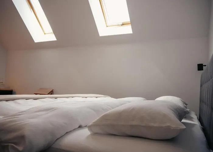 Kaczor Nad Jeziorem בית הארחה