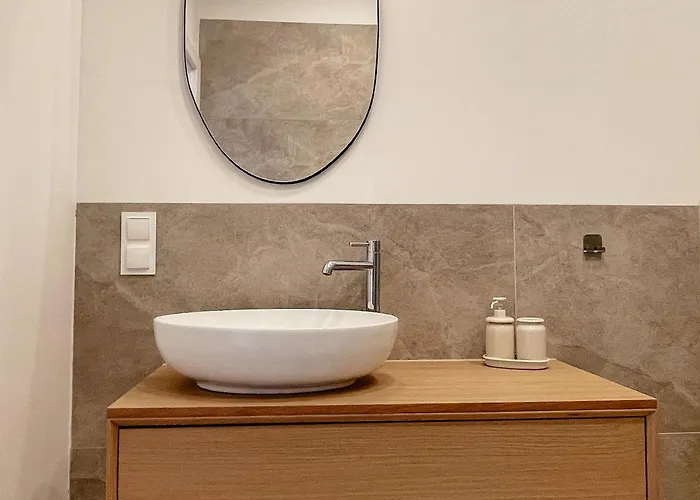 Kaczor Nad Jeziorem 4*