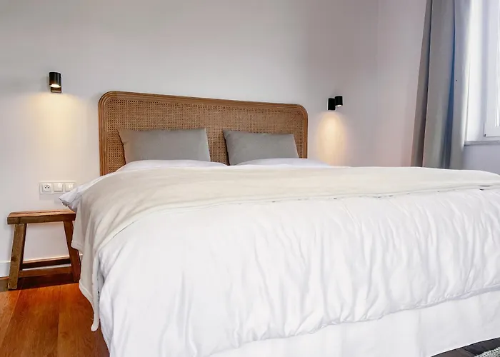 Kaczor Nad Jeziorem 4*