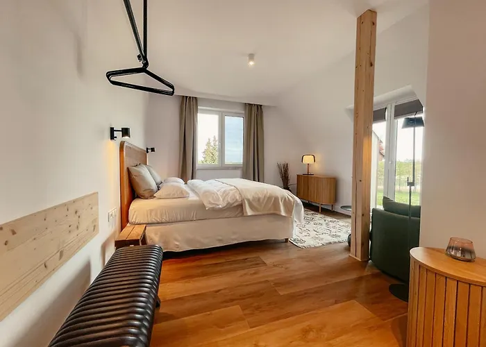 Kaczor Nad Jeziorem 4*